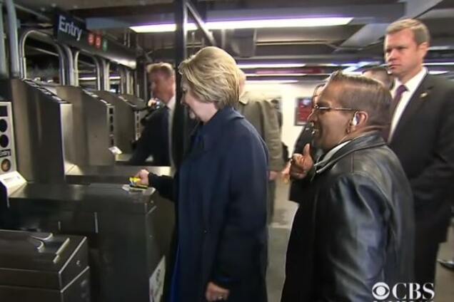 Хиллари Клинтон в метро