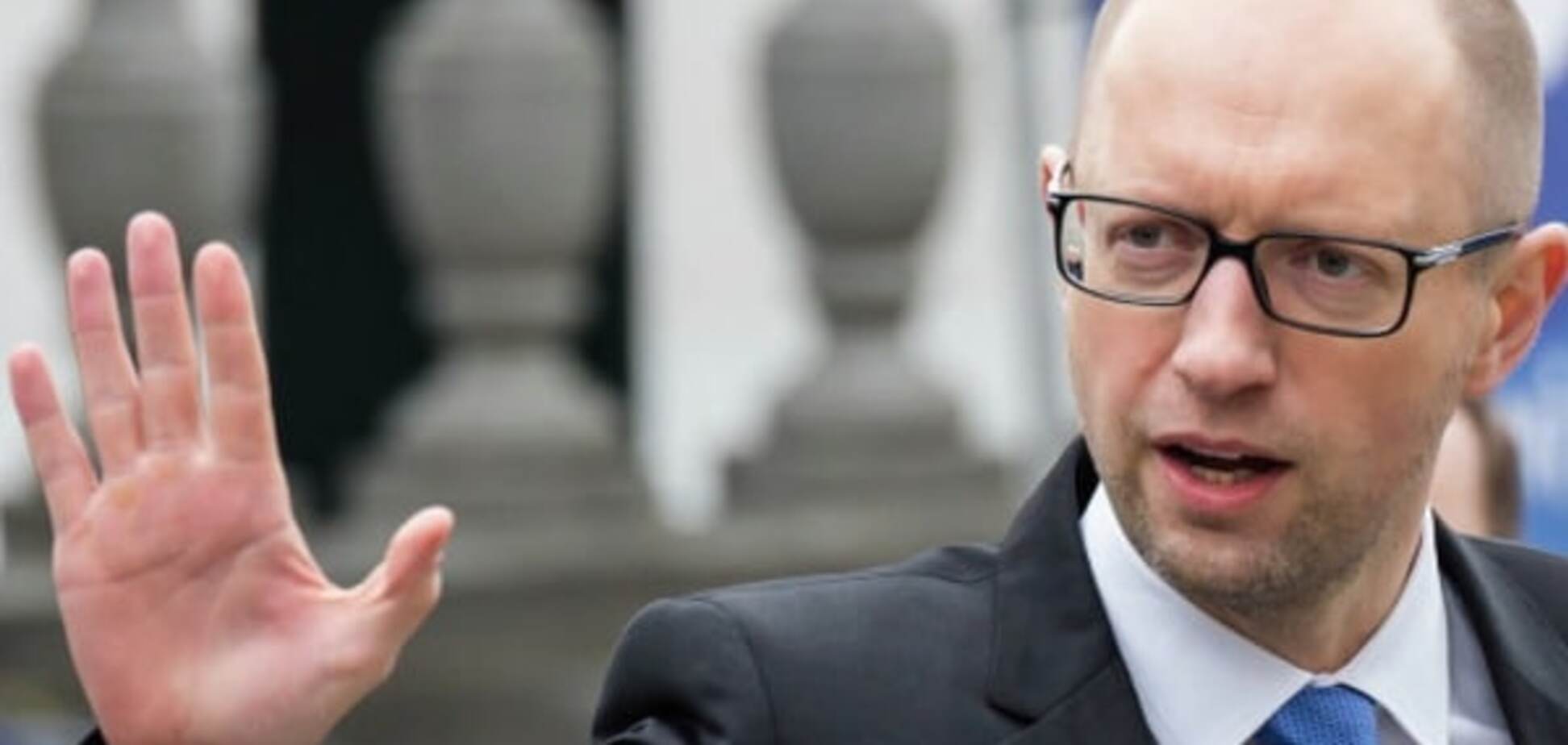 Приговор Яценюку: население при нем вдвое беднее