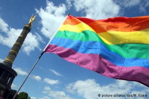 Папа Римський відкинув заклики офіційно визнавати одностатеві шлюби