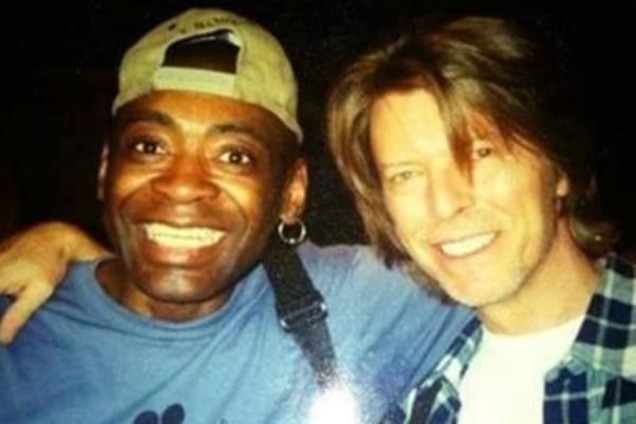 Від раку помер барабанщик Девіда Боуї