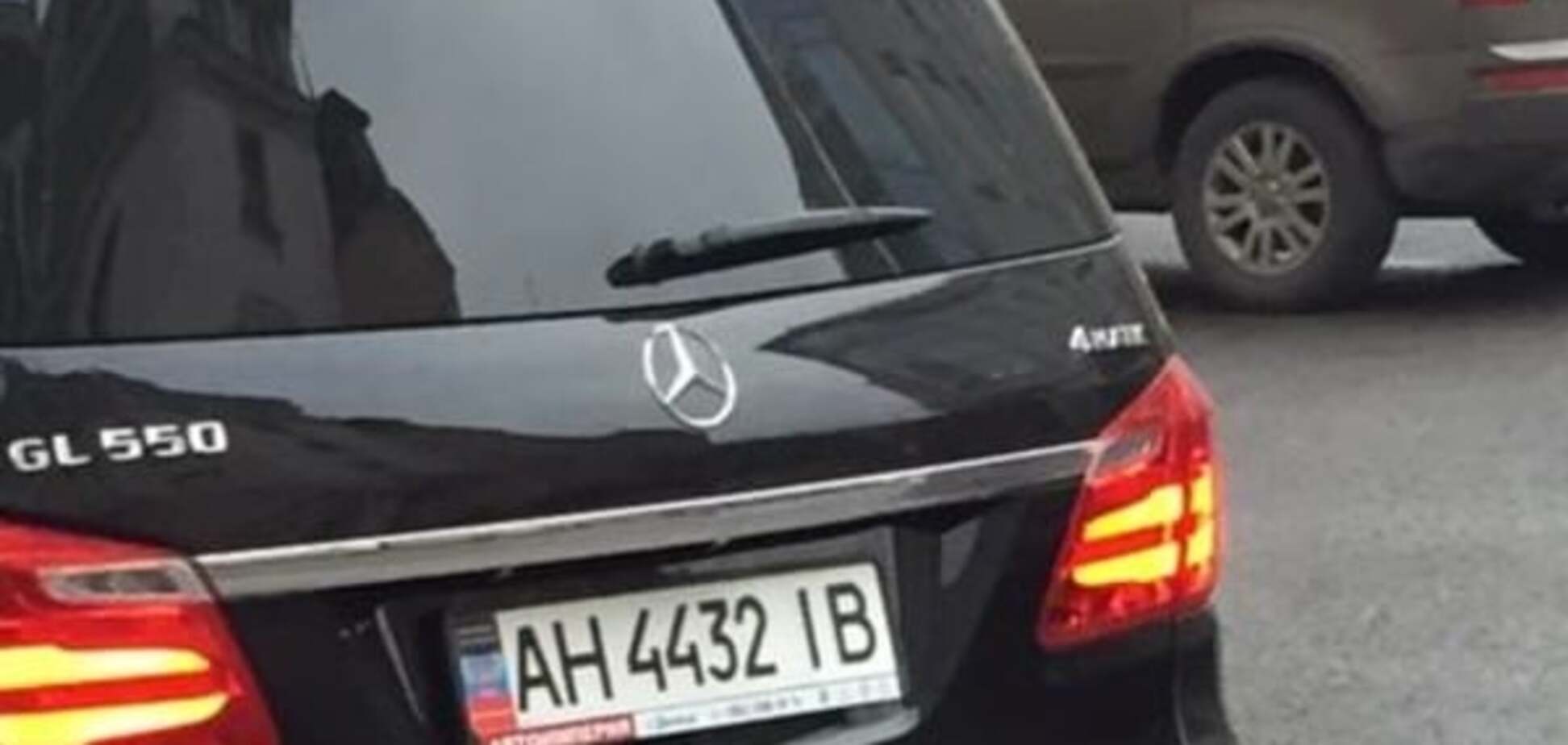 'Важливий гість': у Москві біля будівлі Міноборони засікли Mercedes із 'ДНР'. Фотофакт