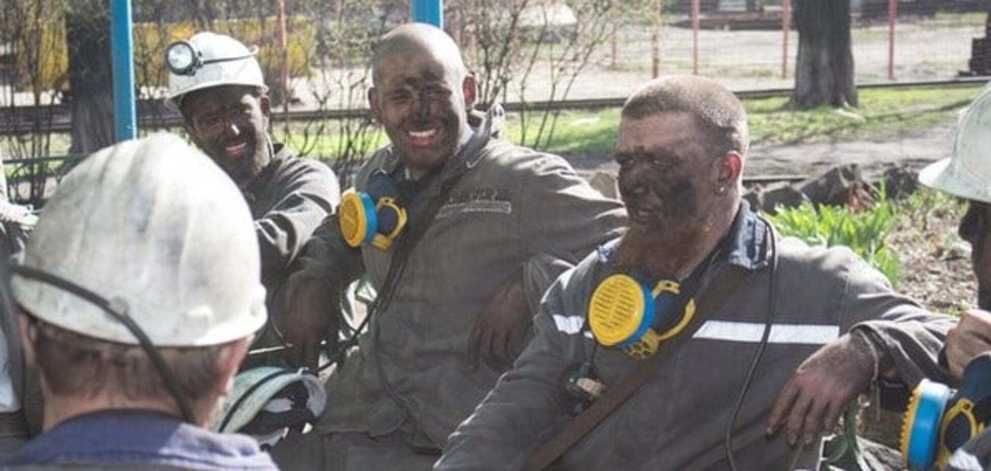 Террористы во главе с Моторолой устроили фотосессию в донецкой шахте. Опубликованы фото