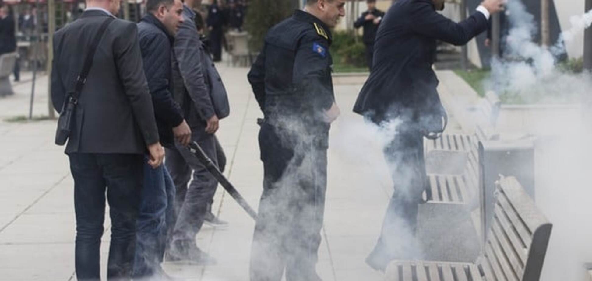 Промову новообраного президента Косово зірвали сльозогінним газом