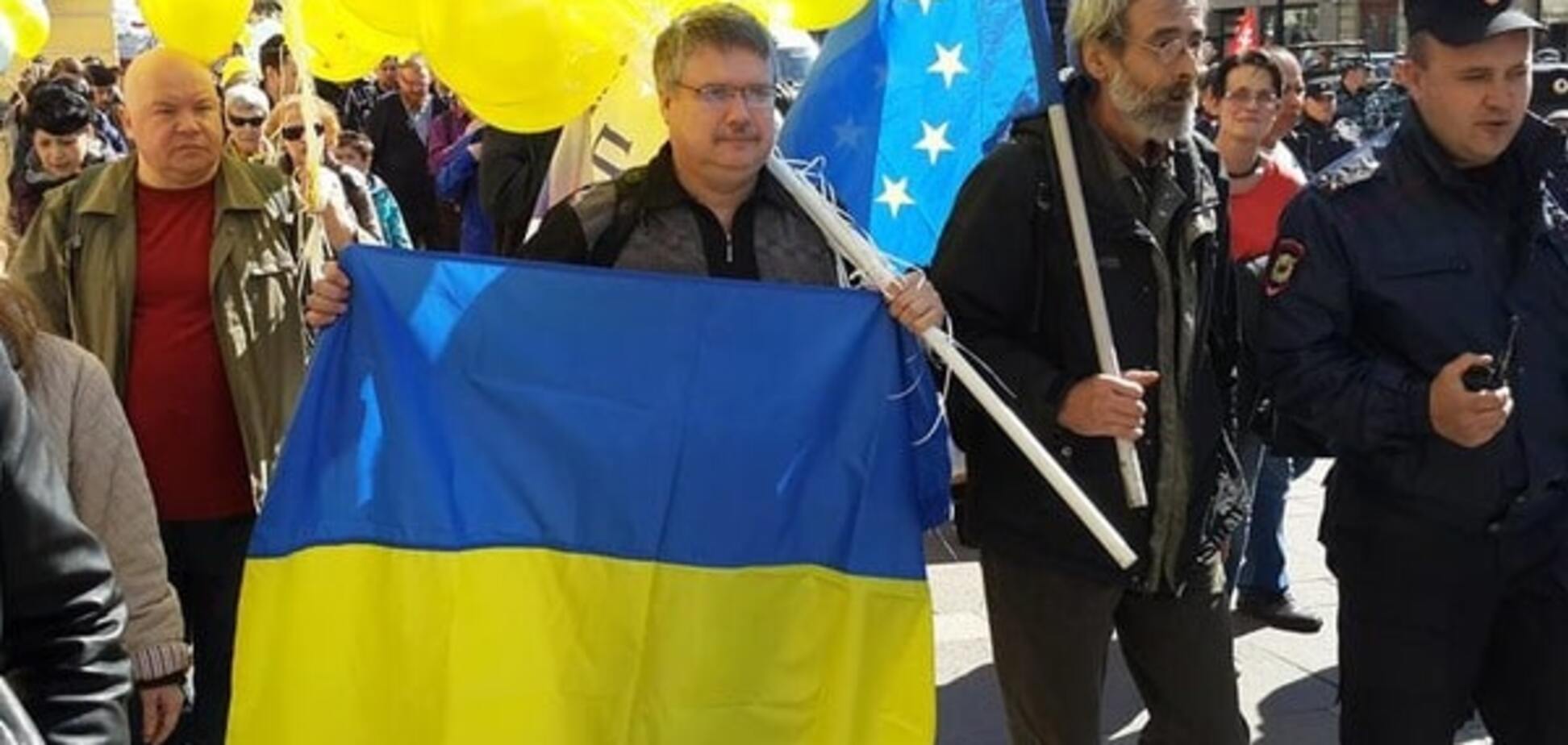 'Я против Путина': в Питере прошло антивоенное шествие с флагами Украины и крымских татар