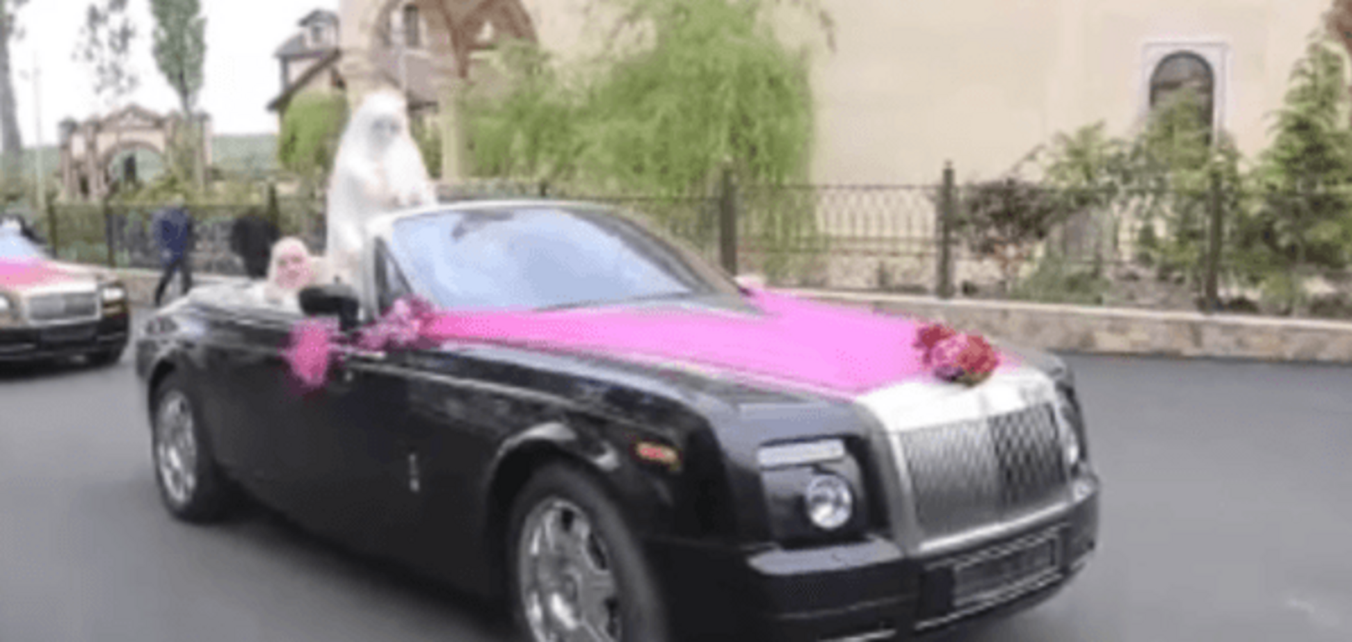 Багато Rolls-Royce: Кадиров похвалився розкішним весіллям племінника