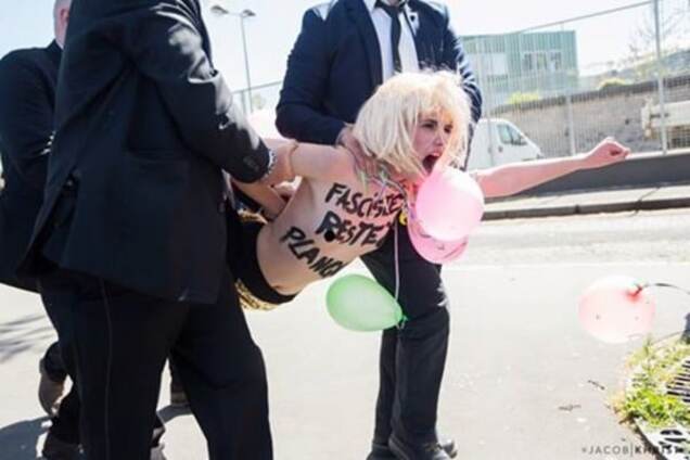 FEMEN во Франции устроили провокацию на 1 мая: опубликованы фото