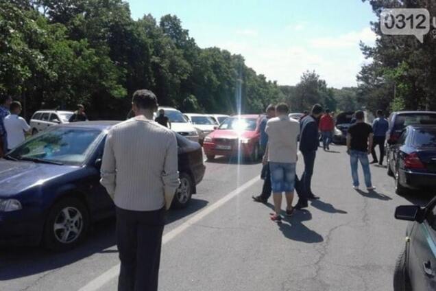 Водії перекрили дорогу на кордоні України зі Словаччиною