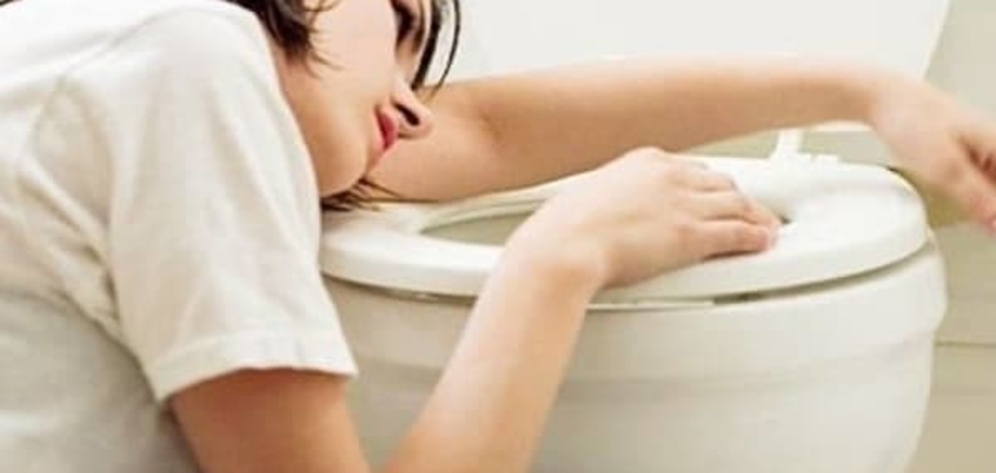 Причины рвоты у взрослых и детей: что делать и куда бежать
