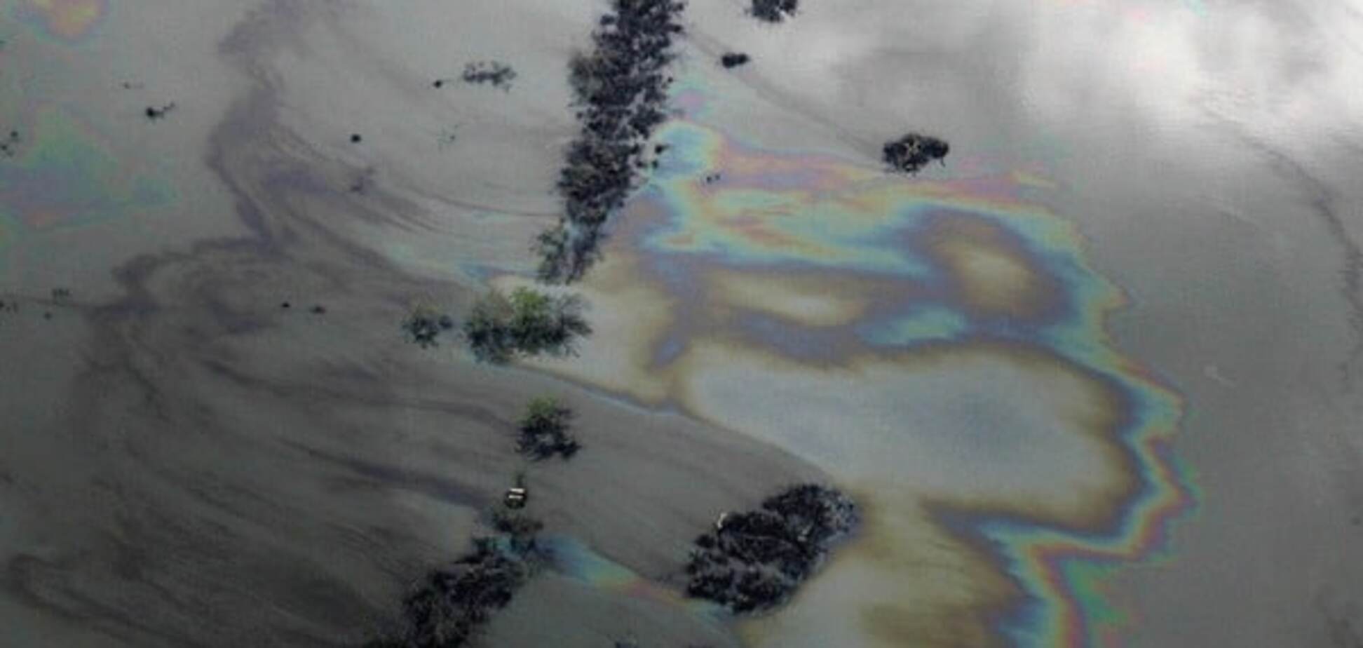 Екологічна катастрофа: в Криму стався розлив нафтопродуктів