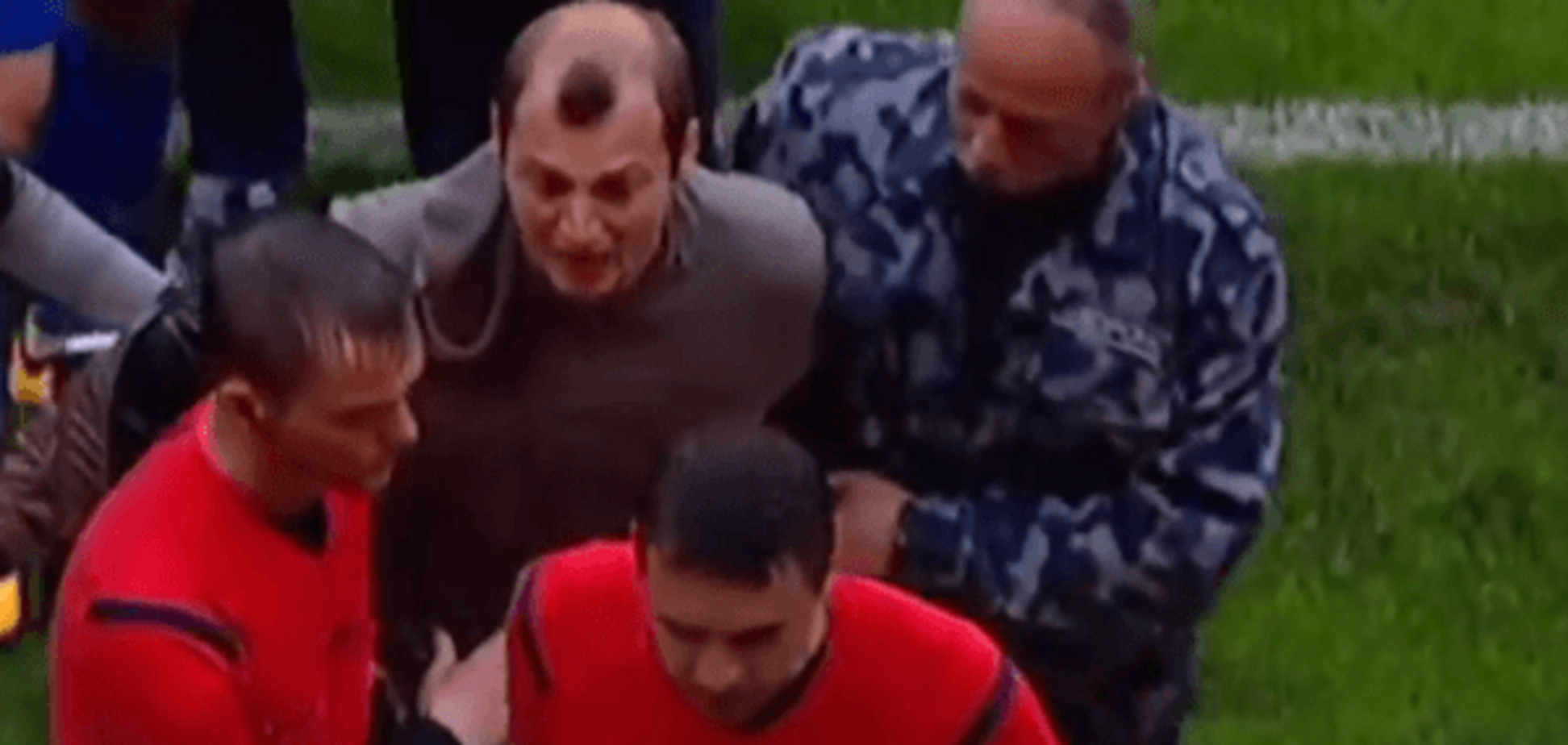 Лідер 'Дніпра' ногою вдарив суддю після поразки в Кубку України