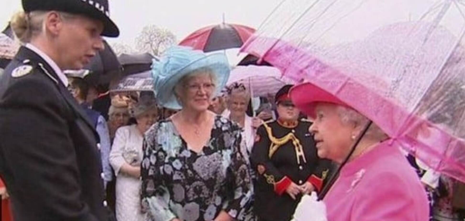 'Ох, не повезло': королева Великобритании осудила поведение 'грубой' делегации из Китая