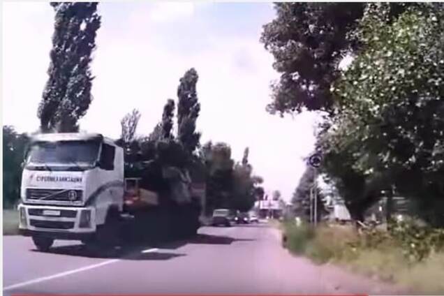 Крушение MH17: в сети показали новое видео транспортировки 'Бука', с которого сбили Boeing-777