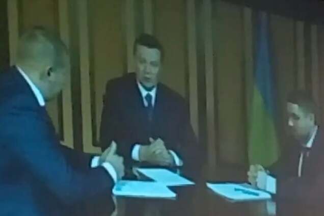 Янукович дает показания