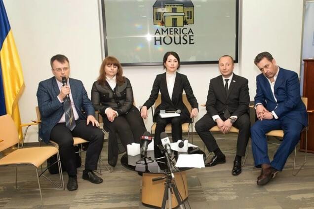 Український фонд соціальних перетворень в Американському домі організував круглий стіл