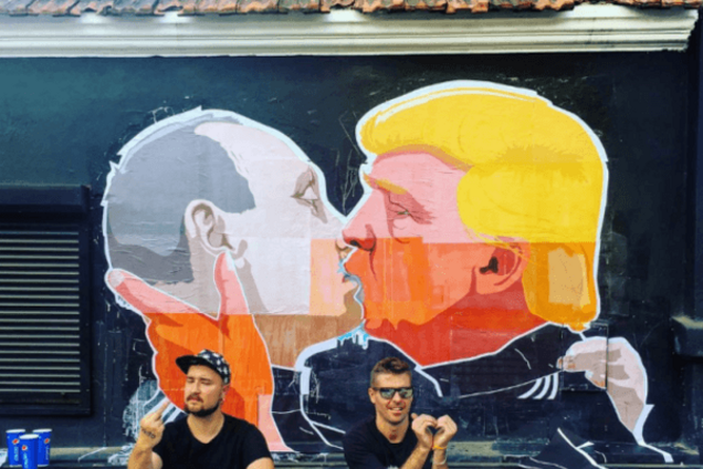 Горячий поцелуй Путина и Трампа: в Литве появился провокационный мурал. Фотофакт