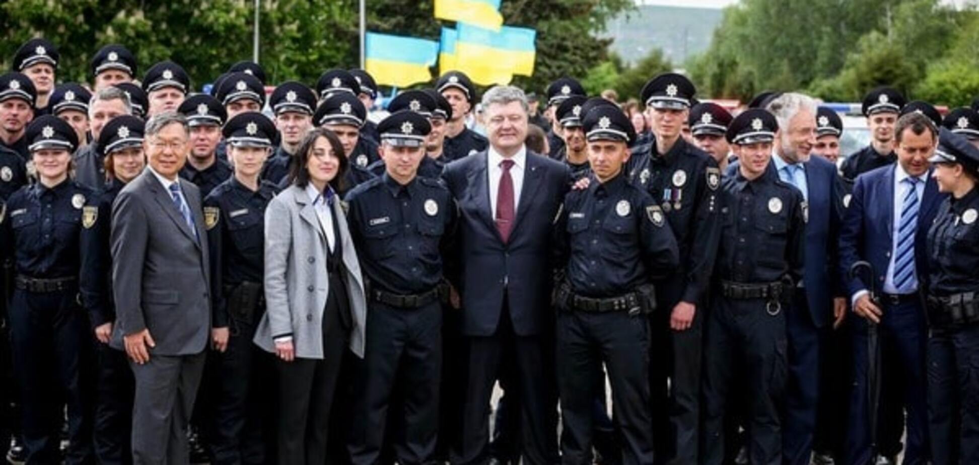 Вибори, відновлення міст і поліція: про що говорив Порошенко на Донбасі