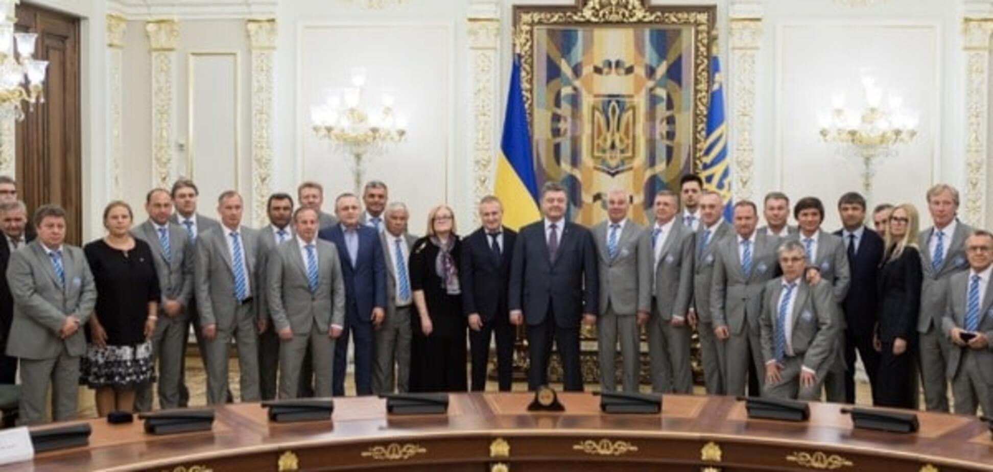 'Фантастическая игра': Порошенко вручил государственные награды футболистам 'Динамо'