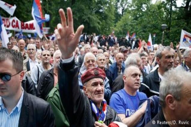 Тисячі сербів вийшли на демонстрації в Боснії і Герцеговині