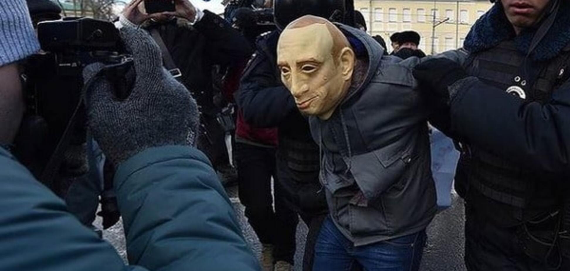Минус два: на Красной площади устроили облаву на 'Путиных'