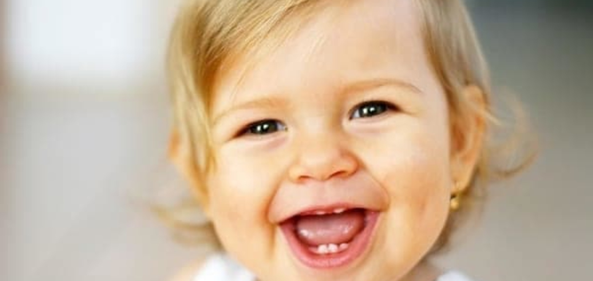 Поради дитячого стоматолога: правильний догляд за першими зубками