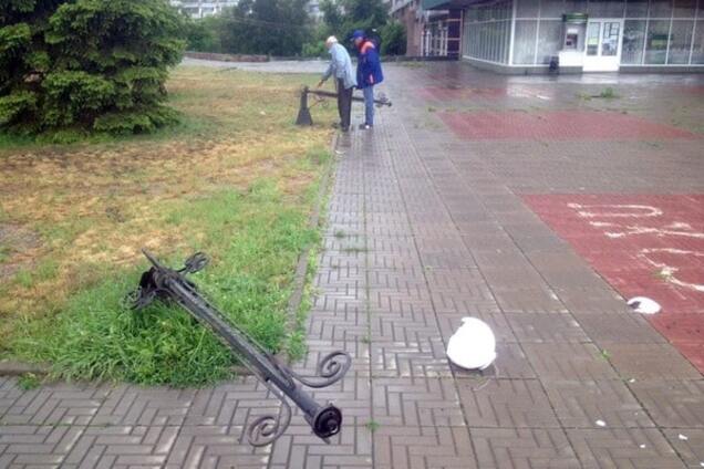 Поврежденные фонари в Луганске