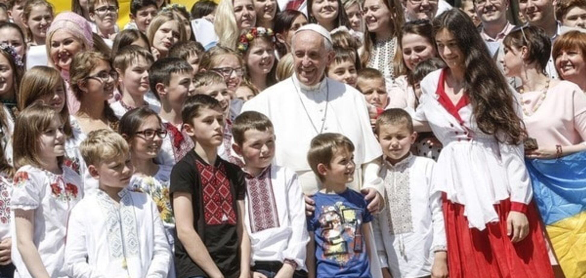 С особой симпатией: Папа Франциск встретился с украинскими детьми