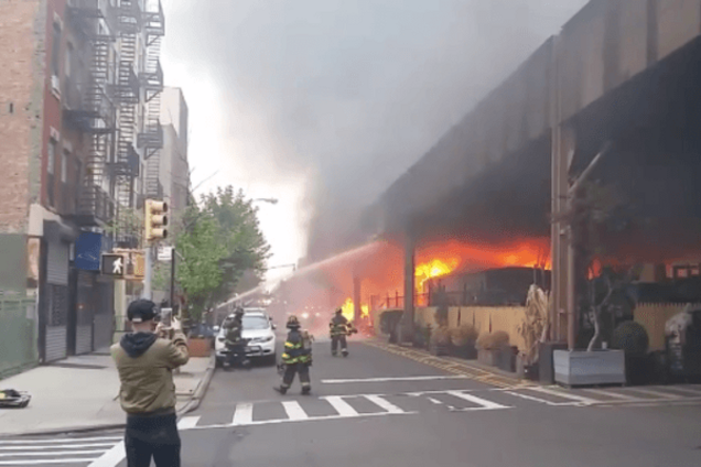 У Нью-Йорку пожежа охопила станцію метро