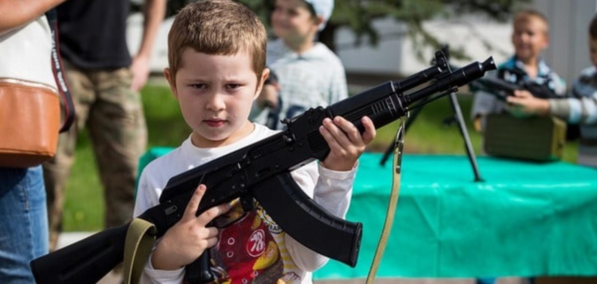 На Донбасі воюють діти, і вчителі про це знають - правозахисники