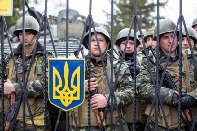 Напередодні російської агресії Янукович влаштував масовий розпродаж зброї з армії