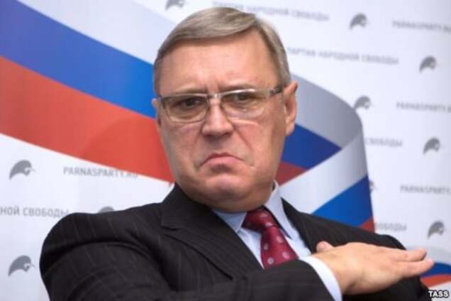 Миша, не позорься, лучше уйди!