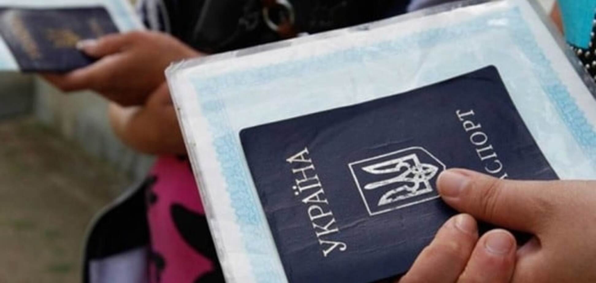 На Донбассе торгуют украинскими паспортами - журналист