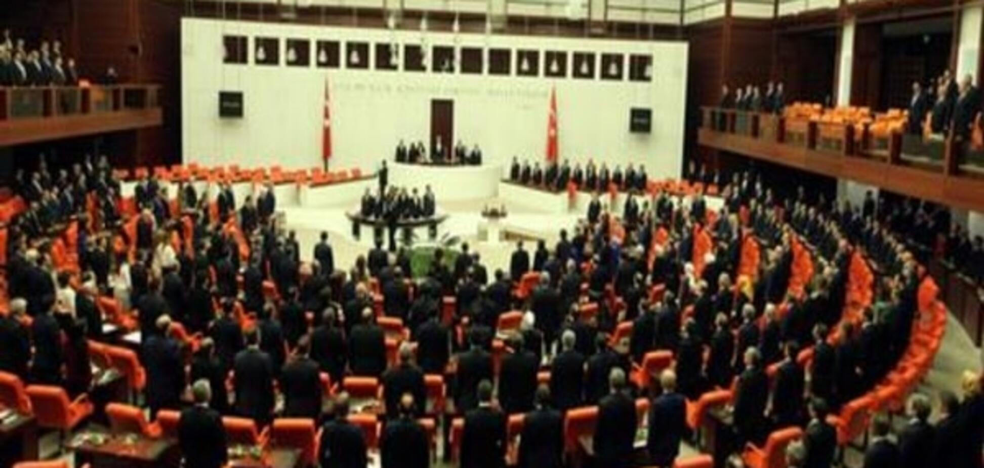 Парламент Туреччини скасував недоторканність для частини депутатів