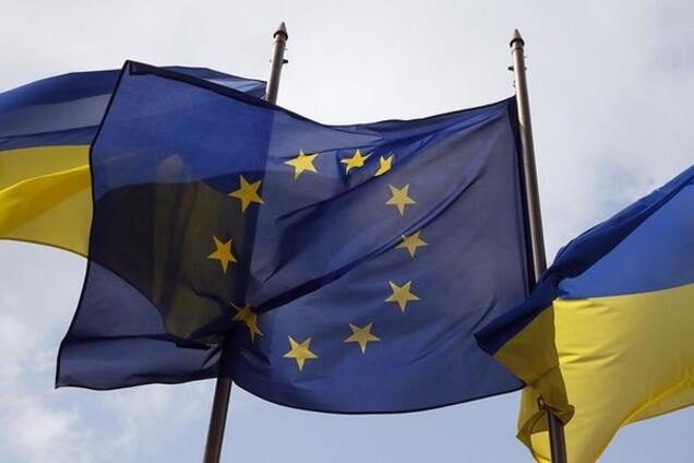 Флаги ЕС и Украины