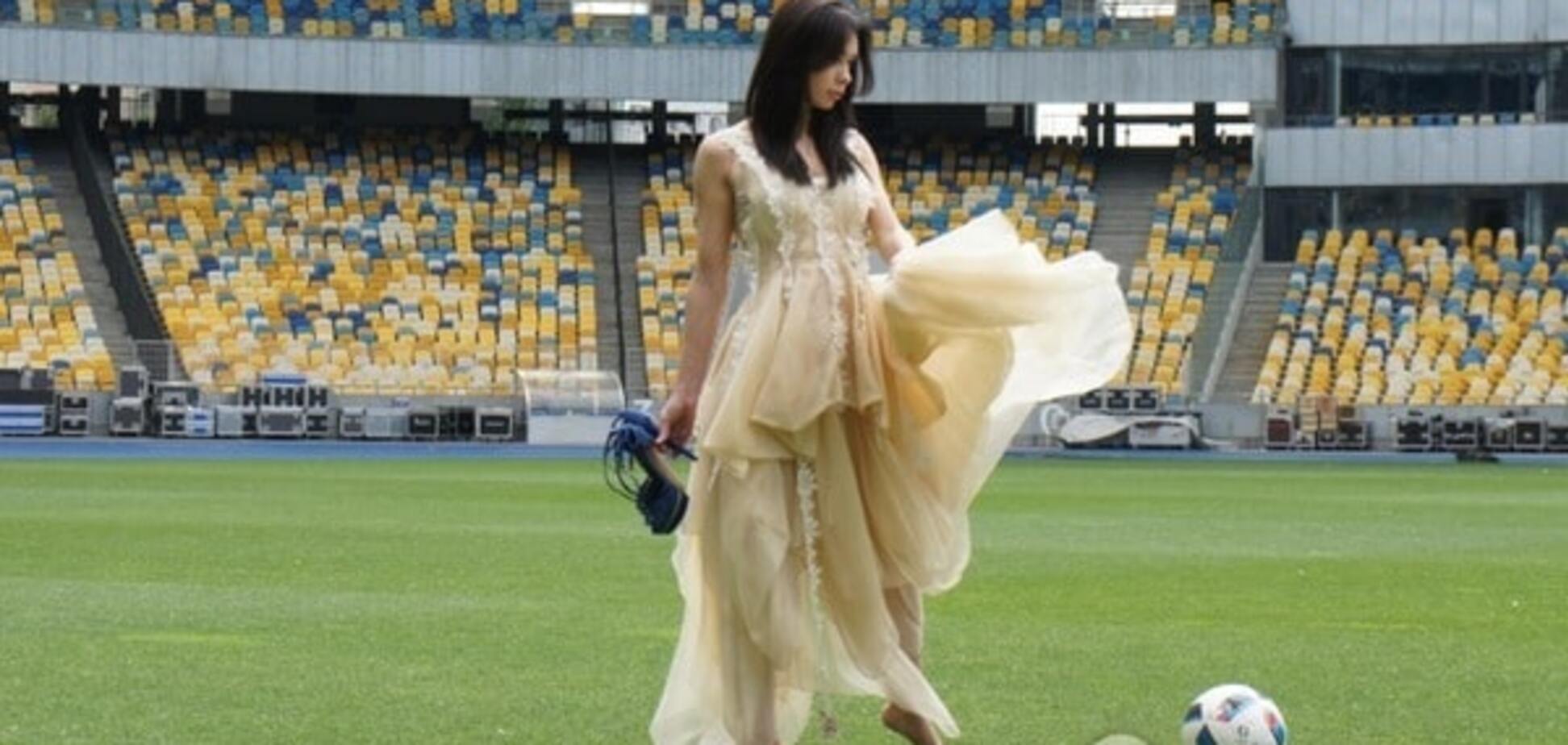 Война 'Шахтера' и 'Динамо' перенеслась на фотосессию жен футболистов сборной Украины перед Евро-2016