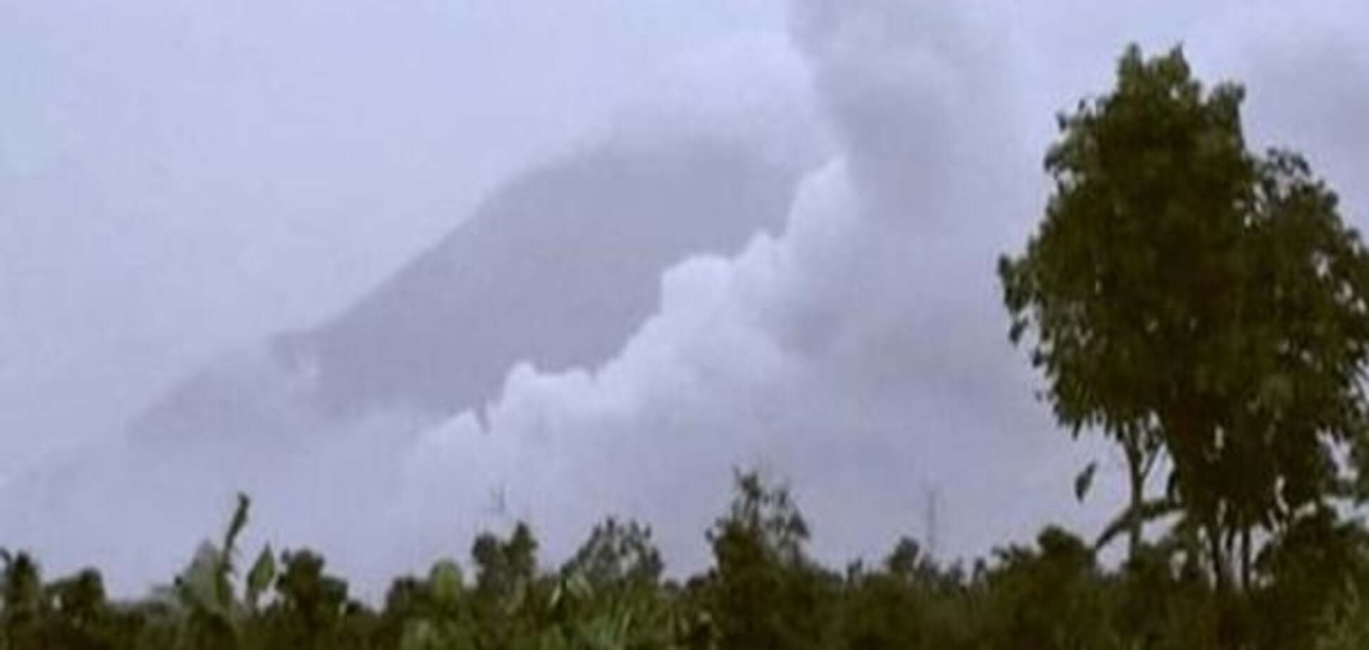 Семеро людей загинули внаслідок виверження вулкана в Індонезії