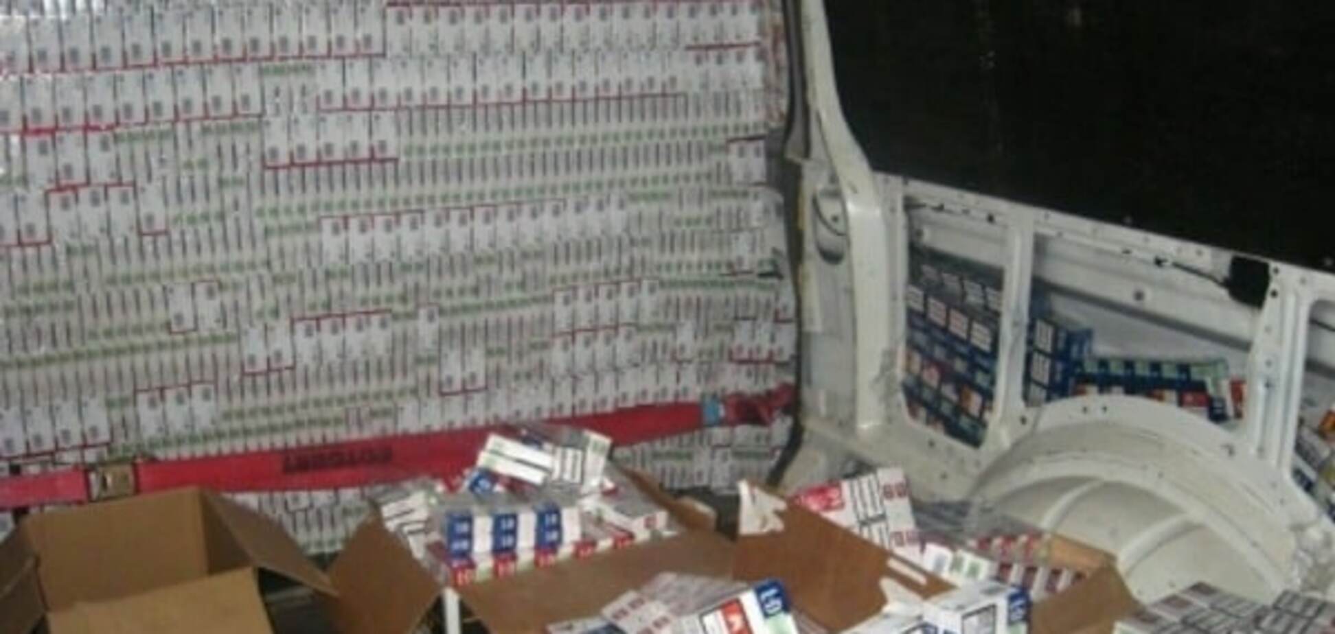 Под видом 'дипгруза': посольство Украины поймали на контрабанде 60 тысяч пачек сигарет