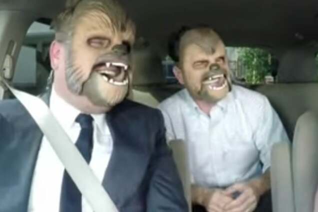 Полный ржач: режиссер 'Звездных войн' и мама-Чубакка стали героями скетча Кордена