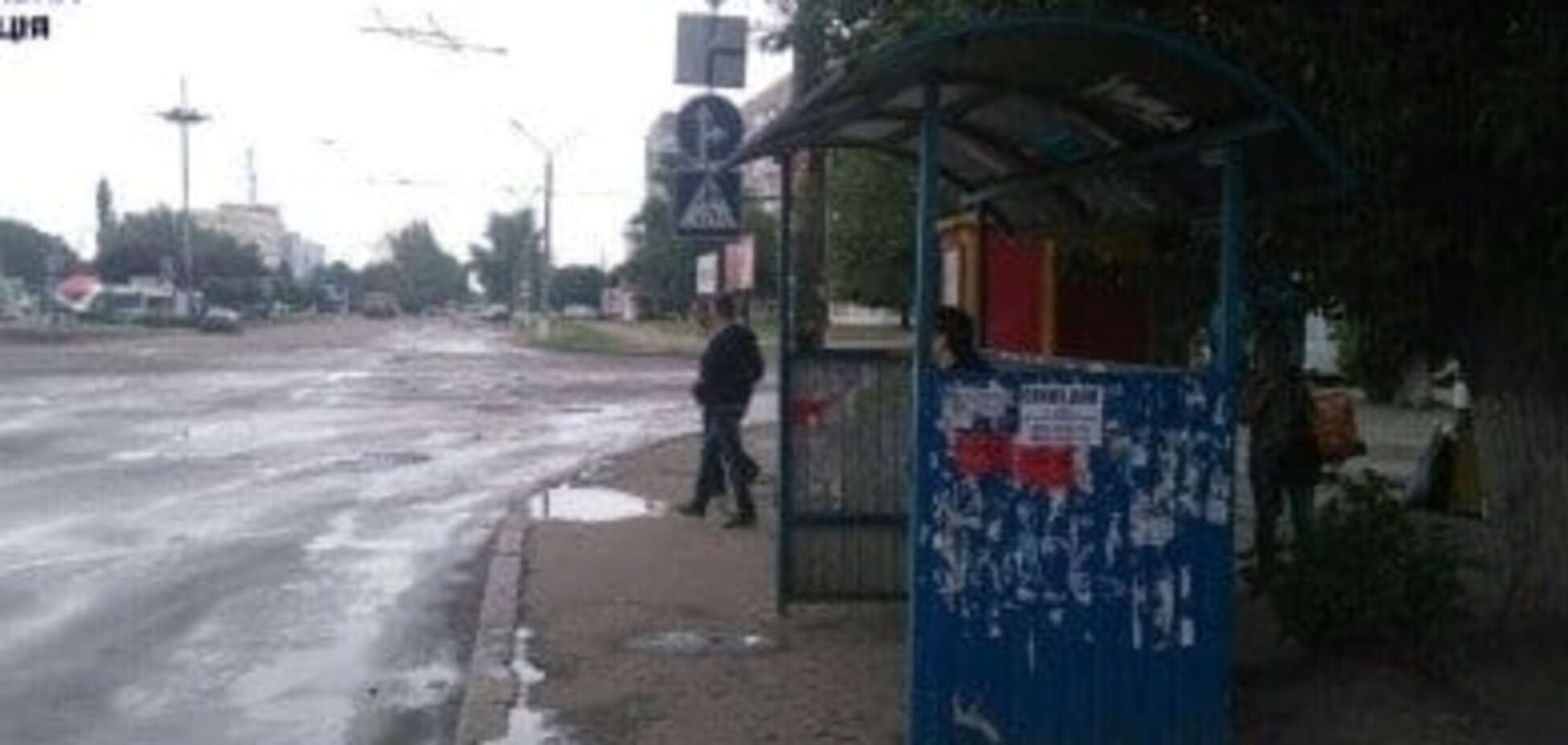 Николаевская полиция требует демонтировать остановку на ЖД вокзале