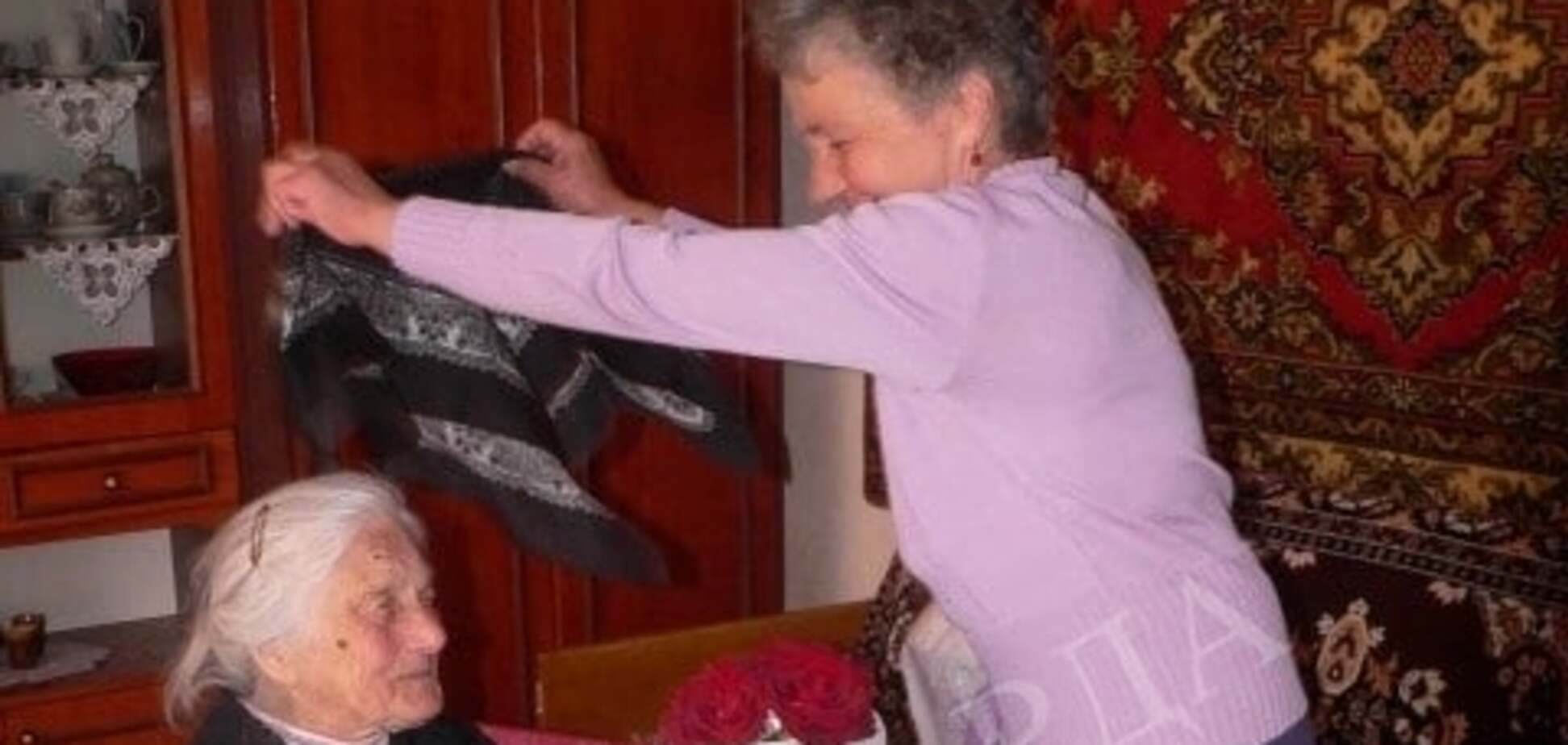У Білках на Іршавщині зі 103-ім днем народження вітали довгожительку Емму Чорбу (ФОТО)