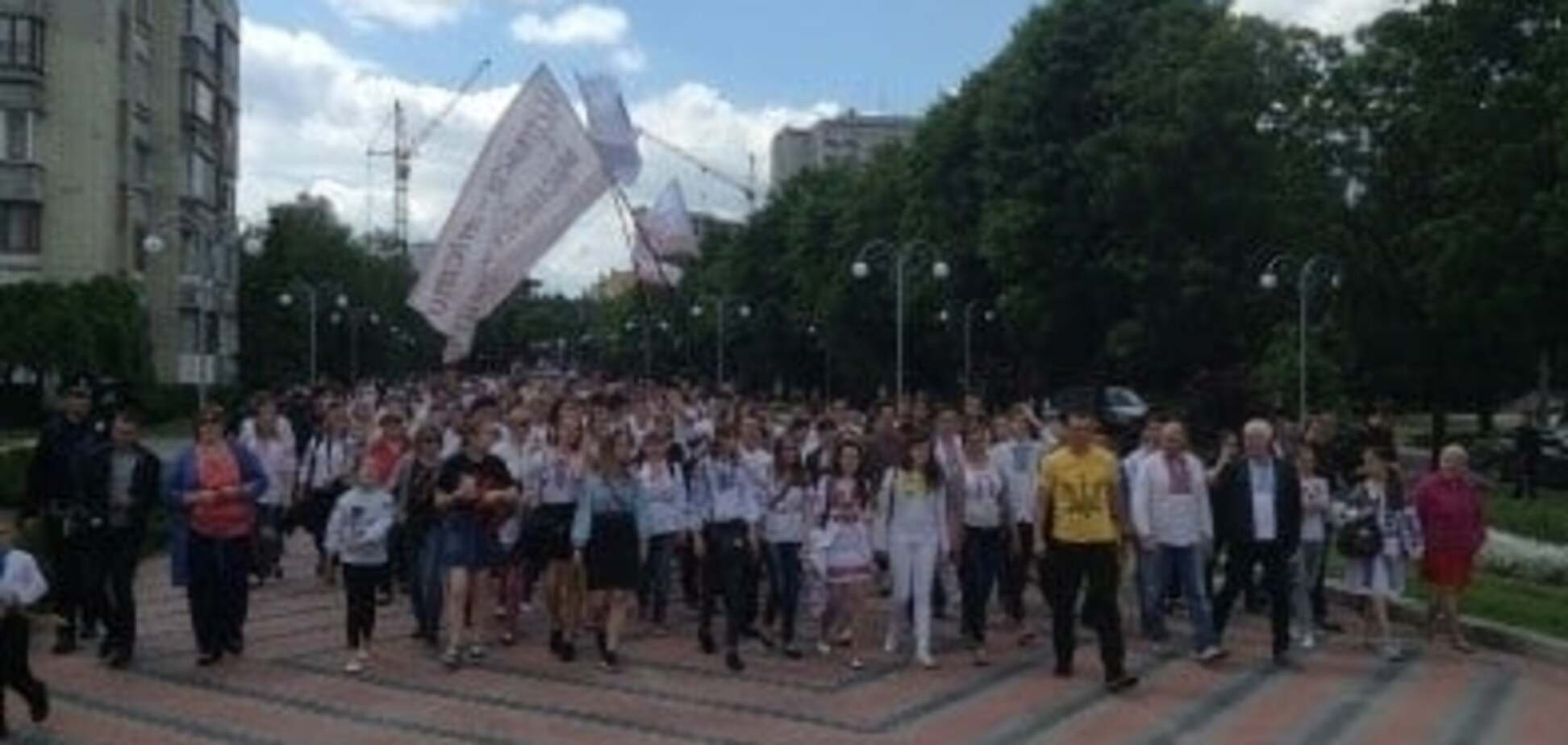 Черкащани вийшли на марш вишиванок