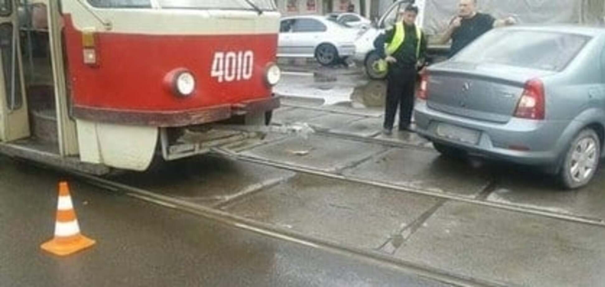 ДТП на Плехановской: водитель «Renault» не заметил трамвай