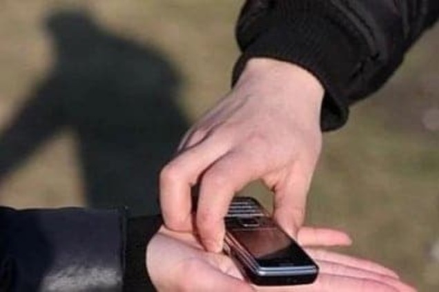 Снять порчу, удачно трудоустроить или позвонить маме: мошенники снова обманывают николаевцев по старым схемам