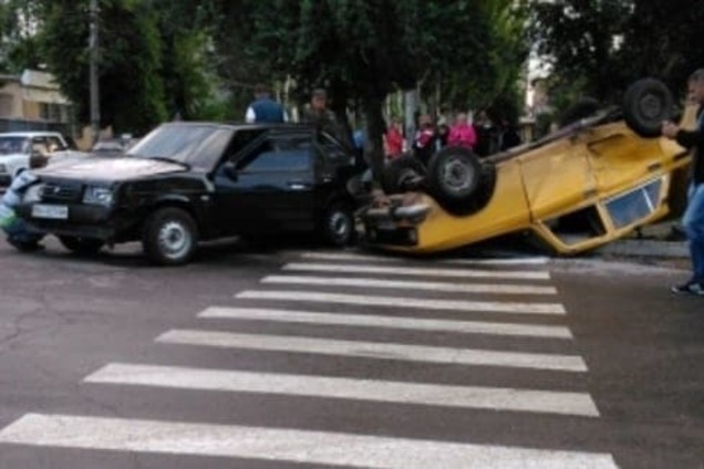 В результате ДТП в Александрии автомобиль перевернулся на крышу