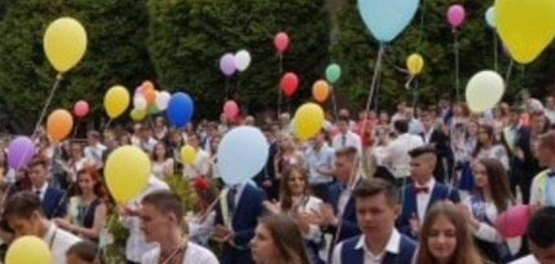 Останній вальс ужгородських випускників (ФОТО)