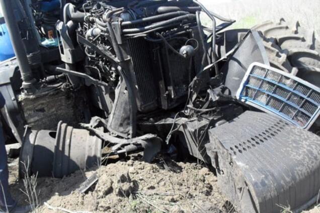 Близ Гнутово на мине подорвался трактор. Опубликованы фото