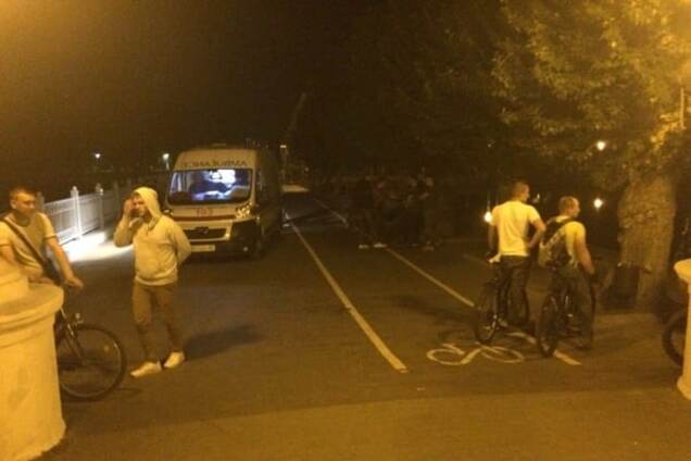 Біля Тернопільського ставу велосипедист впав та розбив голову (фото)