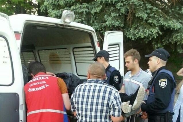 Поліцейські у Тернополі рятували п’яного випускника