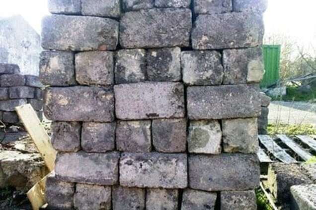 Из-за нехватки денег женщина воровала шлакоблоки