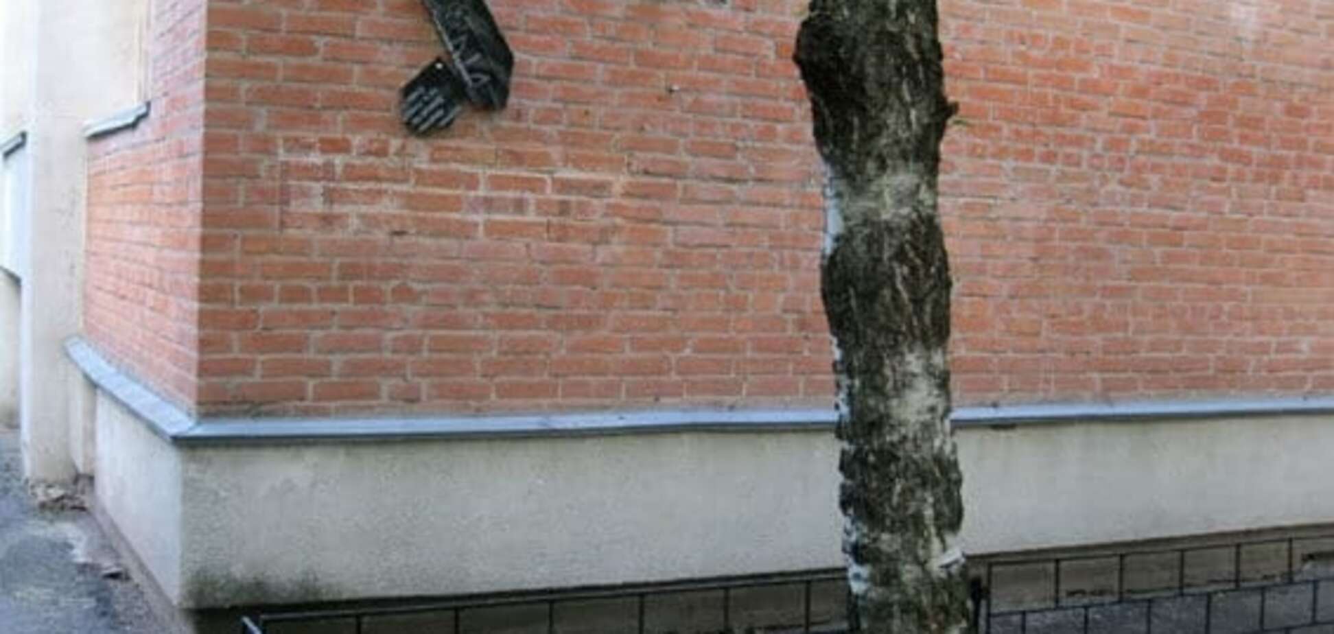 У Полтаві невідомі розбивають меморіальні дошки учасників АТО