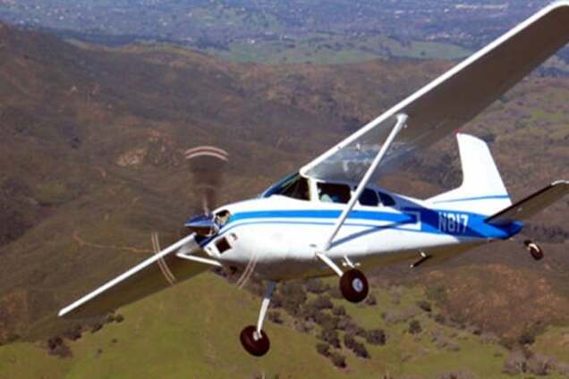 легкомоторний літак